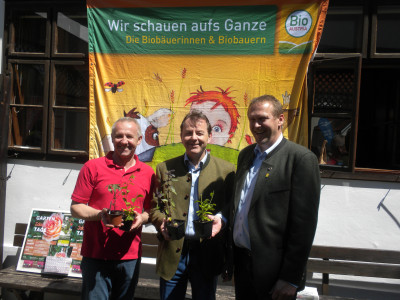 Männer vor dem Bio-Banner am Biofest in Langeck 2017